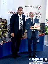 Überreichung des Ehrenzeichens des Freistaates Bayern durch Bürgermeister Markus Braun an Udo Rögner