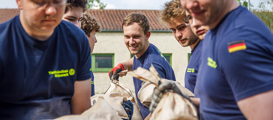 Über 130 ehrenamtlich Aktive - 2 Technische Züge - 7 Gruppen - eine Mission! Erfahren Sie mehr über unser Engagement für Fürth, Deutschland und die Welt.